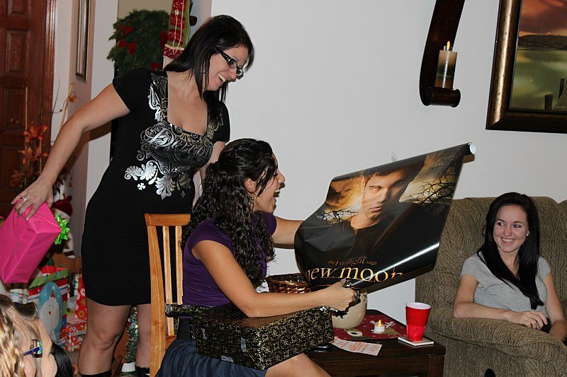 ../Images/MnetteHParty09117.jpg
