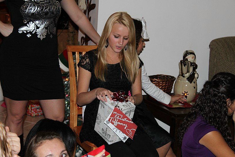 ../Images/MnetteHParty09174.jpg