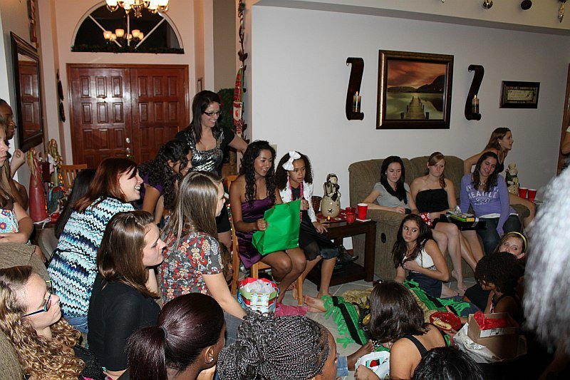 ../Images/MnetteHParty09182.jpg