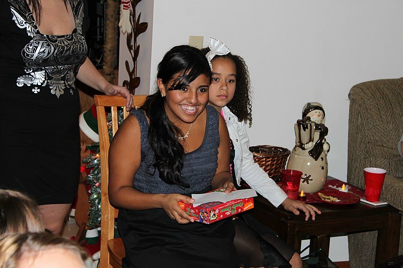 ../Images/MnetteHParty09201.jpg