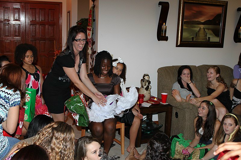 ../Images/MnetteHParty09276.jpg