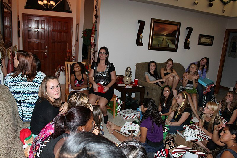 ../Images/MnetteHParty09320.jpg