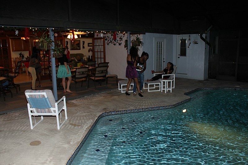 ../Images/MnetteHParty09359.jpg